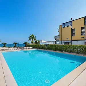 Apartment Residenza Miralago Ii By Wonderful Italy, Desenzano del Garda